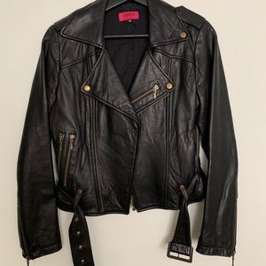 Chic Black Leather Motorcycle Jacket